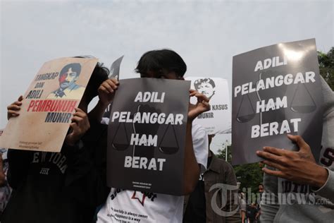 Aksi Peringatan Hari Hak Asasi Manusia Di Indonesia Foto 3 1985568