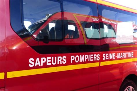 Voiture Contre Poids Lourd Sur L Autoroute A Pr S De Rouen Un