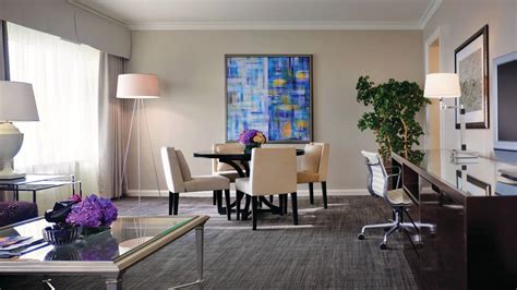 Luxury Hotel Rooms & Suites Chicago | Downtown | Four Seasons