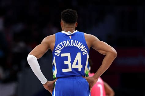 5 Best Giannis Antetokounmpos Contract Options To Re Sign With Milwaukee Bucks After Waiving