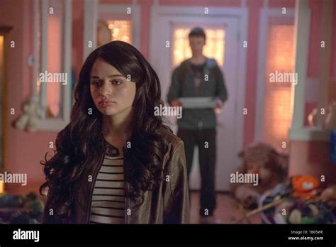 THE ACT, from left: Joey King (as Gypsy Rose Blanchard), Calum Worthy ...