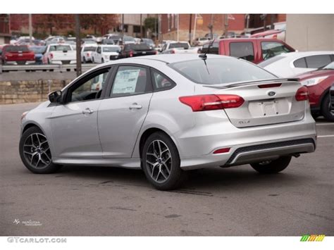 2016 Ingot Silver Ford Focus SE Sedan 108230654 Photo 3 GTCarLot