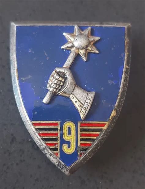 INSIGNE DU 9 régiment de chasseurs d Afrique émail Drago Paris G 1298