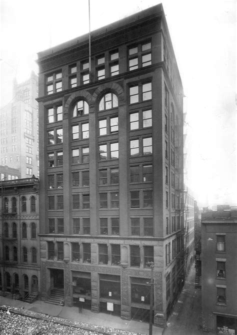 Downtown Milwaukee office building to be converted to 33 apartments