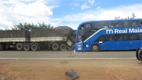 Acidente Entre ônibus E Carreta Deixa Feridos Na Br 135 180graus O