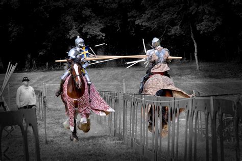 L an 1446 Joutes Médiévales au Château de Brézé sur le portail médiéval