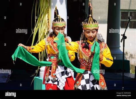 Indonesian Perform Jaranan Pegon Dance Stock Photo Alamy