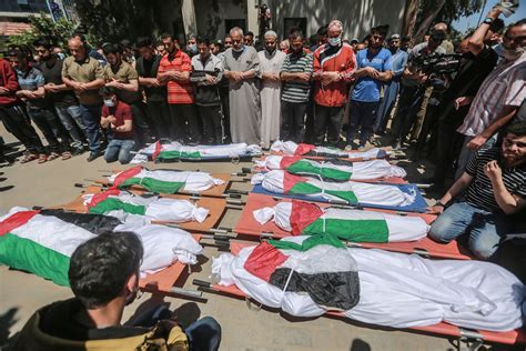 Diez miembros de una familia palestina mueren en el bombardeo israelí a