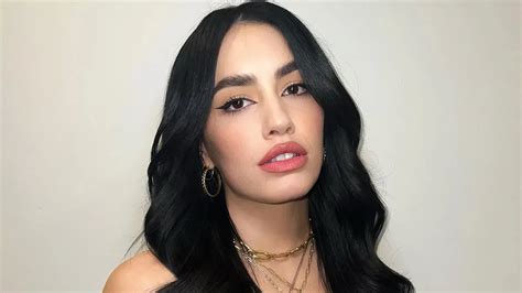 Lali Espósito la rompió con una foto desnuda frente al espejo