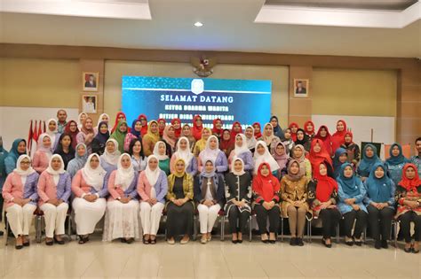 Ketua Dharma Wanita Persatuan Dwp Ditjen Bina Administrasi