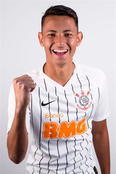 Lucas Belezi Mais Jovem A Estrear Pelo Corinthians Vai Assinar O