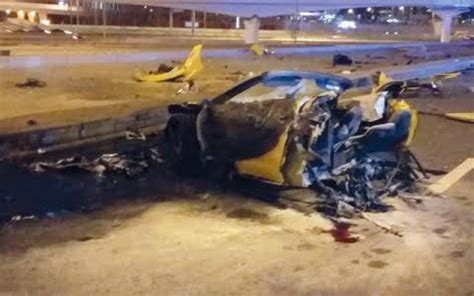 Video Speeding Ferrari Splits Into Half After Hitting Lamppost 4 Dead