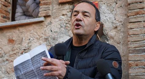 Modello Riace Le Imbarazzanti Intercettazioni Di Mimmo Lucano