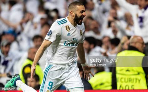 Benzema Goal Celebration Vs Bayern Munich Photos Et Images De