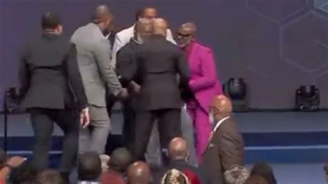 Bishop Td Jakes Stable After Medical Emergency During Sunday Sermon