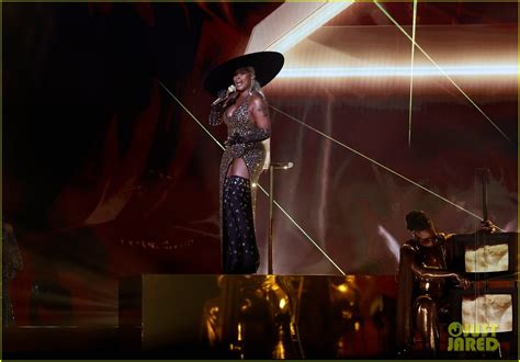 Mary J Blige Delivers Incredible Performance Of Good Morning Gorgeous At Grammys 2023 Photo