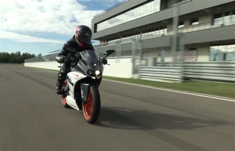 Video: KTM RC 390 review | Visordown