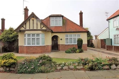 Detached Bungalow For Sale In Queensway Holland On Sea Clacton On Sea