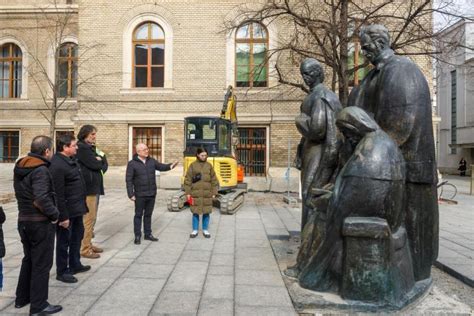 ÎNVINS Boc bate în retragere în scandalul monumentelor mazilite dar