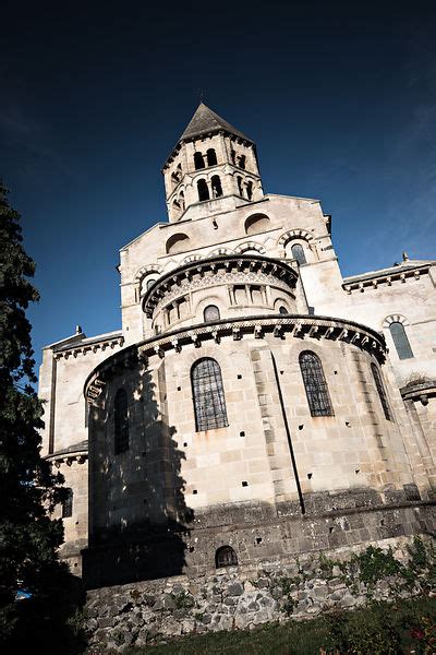 Photothèque Arnaud Frich Chevet de l église Saint Saturnin au matin