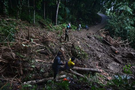 Ternyata Ada Satu Keluarga Di Lumajang Meninggal Tertimbun Tanah