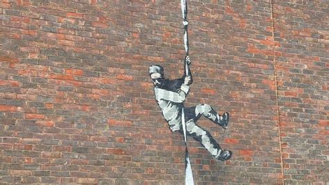 Banksy Torna A Colpire Il Graffito Sul Muro Del Carcere Di Reading