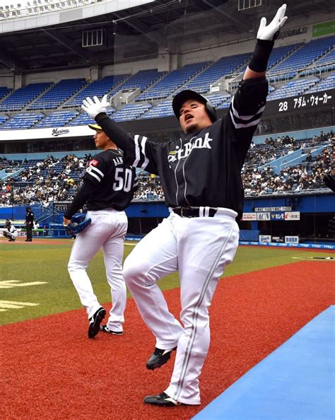 ソフトバンク山川穂高 またまた「どすこい！」ロッテ開幕投手の小島和哉から特大先制2ラン 対外試合出場8試合で4発目：「おっ！」でつながる地元