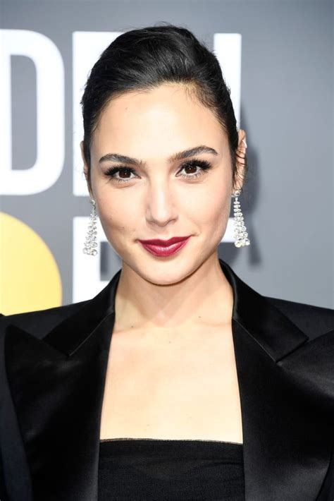 Gal Gadot Celebrity Hair And Makeup At The 2018 Golden Globes