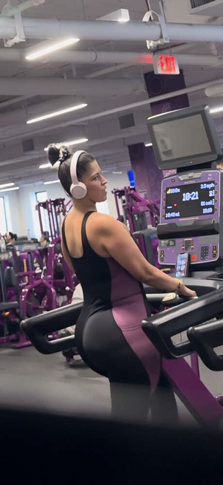 PPHHAATT ASS Latina Milf Noticed Me And Didnt Mind Spandex Leggings Yoga Pants Forum