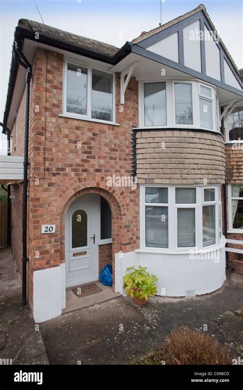 Semi Detached House Hi Res Stock Photography And Images Alamy