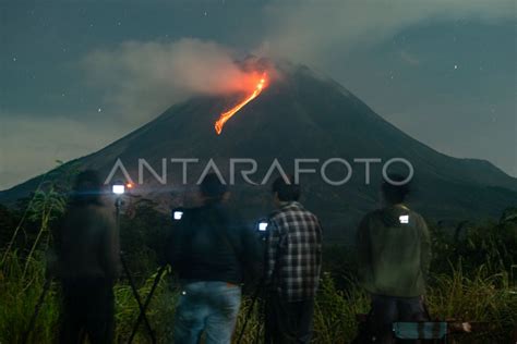 Lava Pijar Gunung Merapi Antara Foto