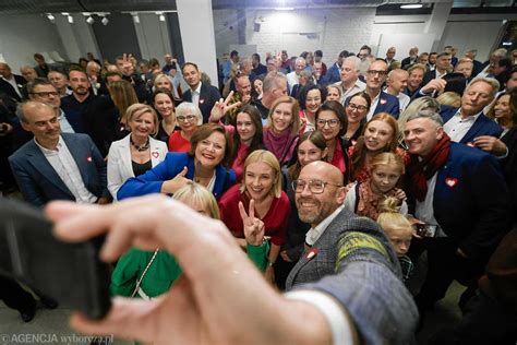 Wybory 2023 W sztabie KO Cieszmy się Polonia Restituta W PiS