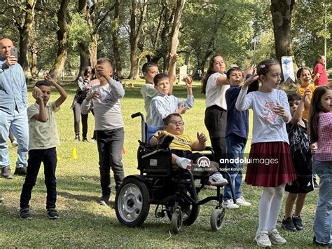 D Zce De Dezavantajl Ocuklar Ile Ilkokul Rencileri Etkinlikte