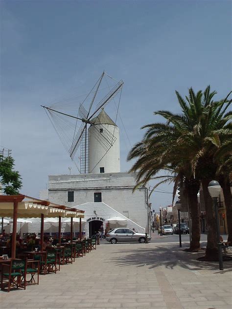 Windmill in Plaça Alfons III Steve Talas Flickr