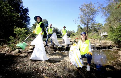 Hundreds Helping To ‘clean Up Australia Torch Publishing Local