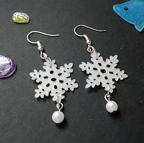 How To Make Snowflake Earrings How To Make Snowflakes Snowflake