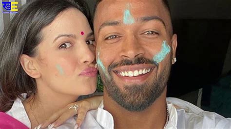 Hardik Pandya Celebrates Holi With Fiancee Natasa Stankovic And Brother Krunal Pandya Youtube