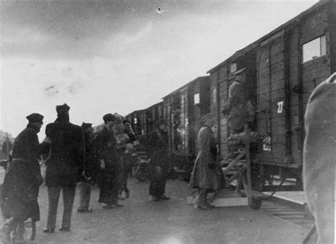 Mapping the Holocaust: How Jews Were Taken to Their Final Destinations