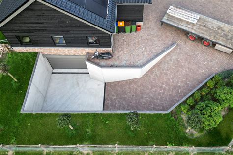 Retaining Walls Create Solid Ramp For Underground Garage Bosch Beton