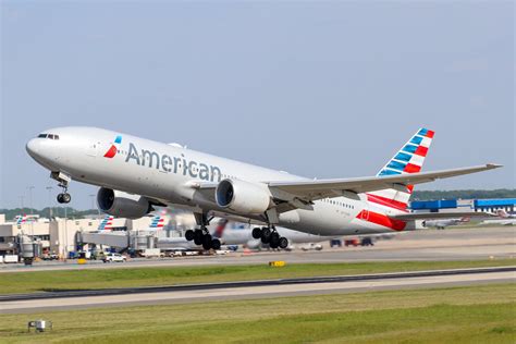 American Airlines Targets 800 Daily Charlotte Flights With New Runway