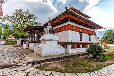 Exterior Del Templo Kyichu Lhakhang Budismo Tibetano En El Valle De