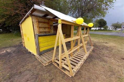 Gilets jaunes à Lisieux détruite par un incendie la cabane reconstruite