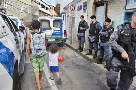 A Gazeta Polícia Militar faz operação no Complexo da Penha em Vitória