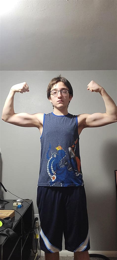 One Of My Arms Looks Different When I Flex Is My Left Arm Just That Much Weaker R Teenagers