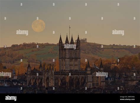 January 2024 Wolf Moon Setting In Bath Stock Photo Alamy