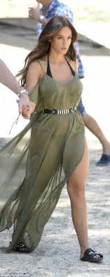 Vicky Pattison Displays Her Toned Figure In A Tiny Bikini Daily Mail Online