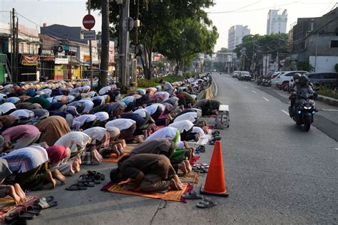 Indonesian Muslims Fully Celebrate Eid Al Fitr After 2 Years