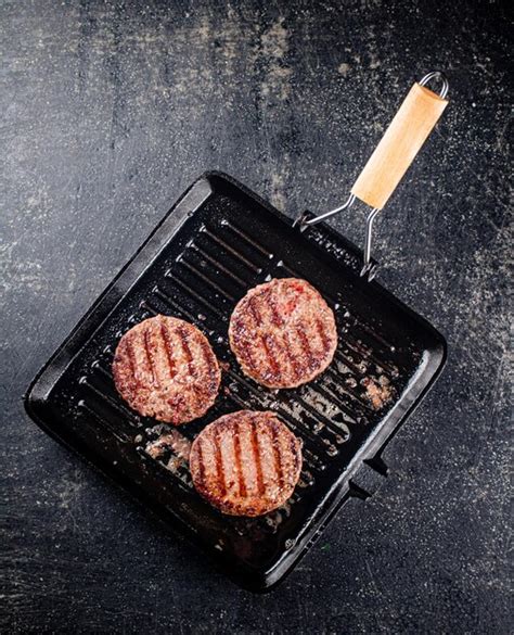 Premium Photo Grilled Burger In A Frying Pan