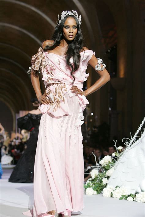 Naomi Campbell’s Stunning Fashion Career In 48 Runway Photos | HuffPost ...