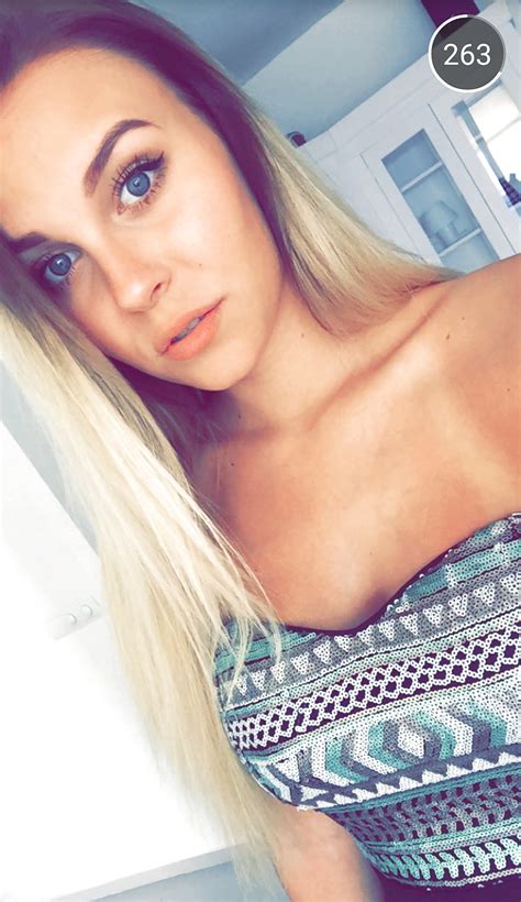 Dagi Bee 12 Photos